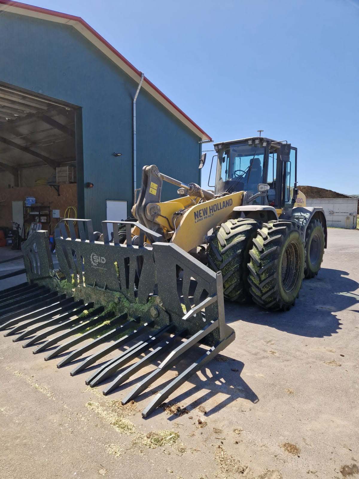 Tracteur équipé de jantes agricoles ERMAS